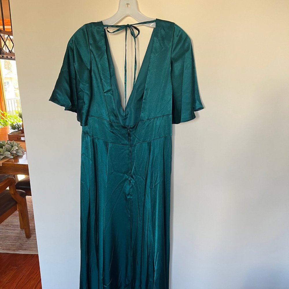 Never worn emerald green formal gown. - Picture 2 of 6